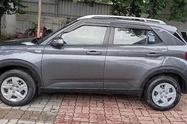 Hyundai Venue S BSIV Second-hand 2019 Hyundai Venue S BSIV for sale in Lucknow
