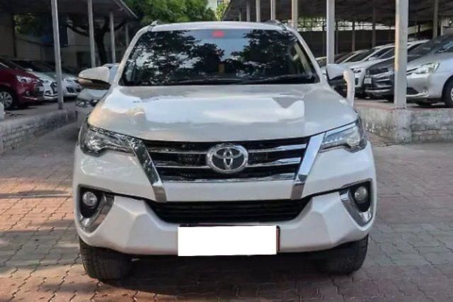 Second-hand 2017 Toyota Fortuner 2.8 2WD MT बीएस4 for sale in Lucknow