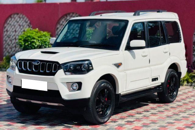Mahindra Scorpio 1.99 S10 Second-hand 2016 Mahindra Scorpio 1.99 S10 for sale in Surat