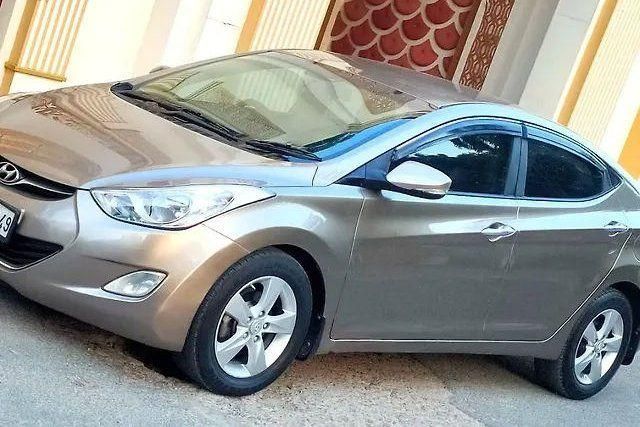 Hyundai Elantra एसएक्स AT Second-hand 2013 Hyundai Elantra एसएक्स AT for sale in Lucknow