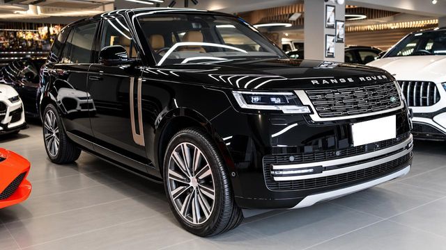Second-hand 2023 Land Rover Range Rover 3.0 l LWB HSE PHEV for sale in New Delhi