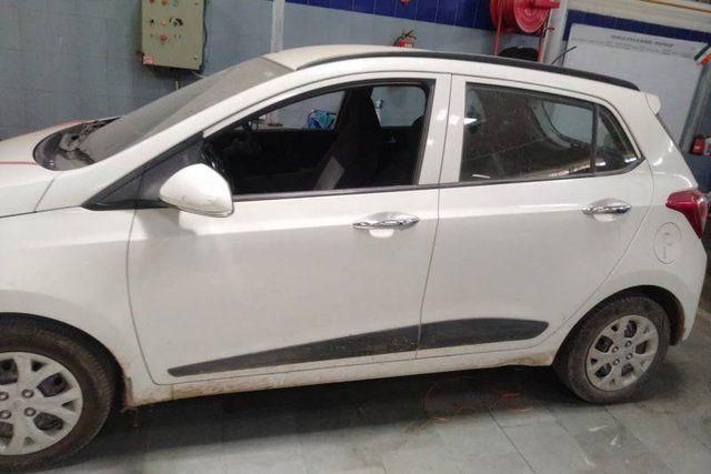 Hyundai Grand i10 स्पोर्टज़ Second-hand 2014 Hyundai Grand i10 स्पोर्टज़ for sale in Mirzapur