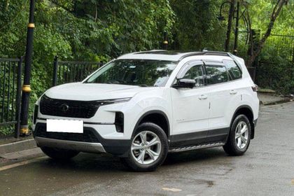 2025 टाटा सफारी Pure X