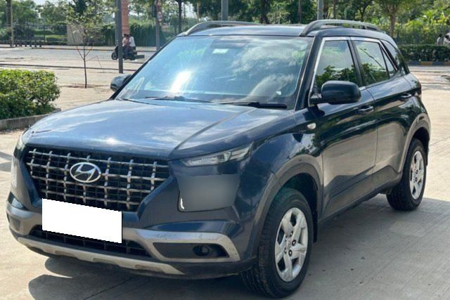 Hyundai Venue एस रेनफोर्स्ड बीएस4 Second-hand 2019 Hyundai Venue एस रेनफोर्स्ड बीएस4 for sale in Ahmedabad