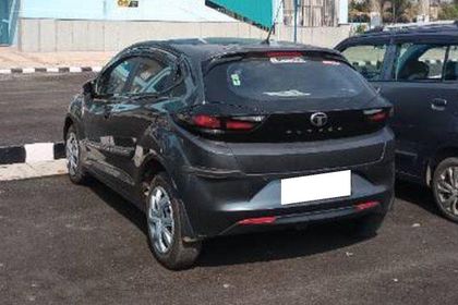 2025 Tata Altroz XM