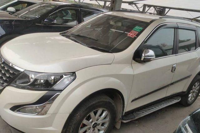 Mahindra XUV500 R W10 FWD Second-hand 2017 Mahindra XUV500 R W10 FWD for sale in New Delhi