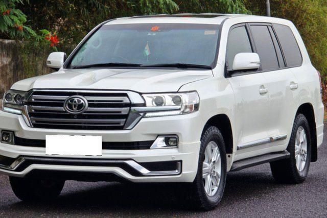 Toyota Land Cruiser 200 VX Second-hand 2014 Toyota Land Cruiser 200 VX for sale in Nashik