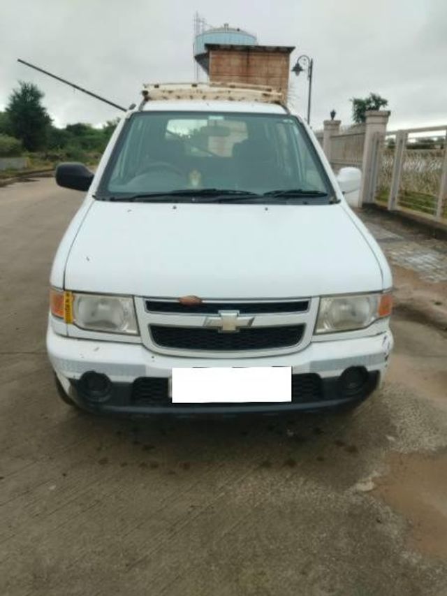 Chevrolet Tavera Neo 3 LS 10 Str Second-hand 2017 Chevrolet Tavera Neo 3 LS 10 Str for sale in Himatnagar