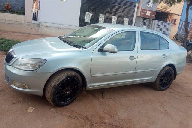Skoda Laura Elegance 2.0 TDI CR AT Second-hand 2010 Skoda Laura Elegance 2.0 TDI CR AT for sale in Bangalore