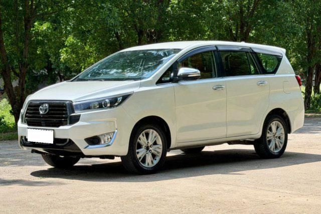 Toyota Innova Crysta 2.4 जी MT बीएस4 Second-hand 2016 Toyota Innova Crysta 2.4 जी MT बीएस4 for sale in Indore