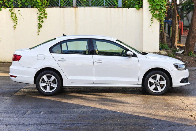 Volkswagen Jetta 2.0L TDI कंफर्टलाइन Second-hand 2012 Volkswagen Jetta 2.0L TDI कंफर्टलाइन for sale in Navi Mumbai