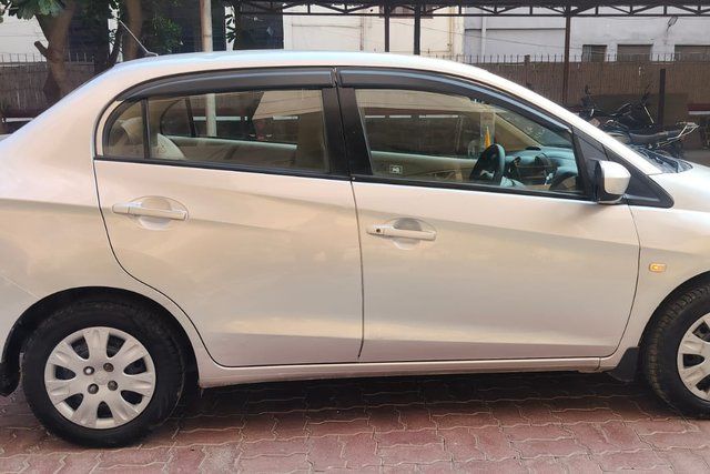 Second-hand 2014 Honda Amaze S i-Vtech for sale in New Delhi