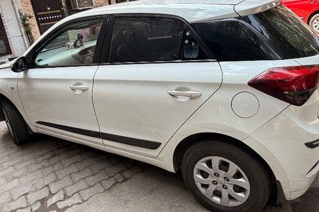 Hyundai i20 1.2 Magna Executive Second-hand 2017 Hyundai i20 1.2 Magna Executive for sale in New Delhi