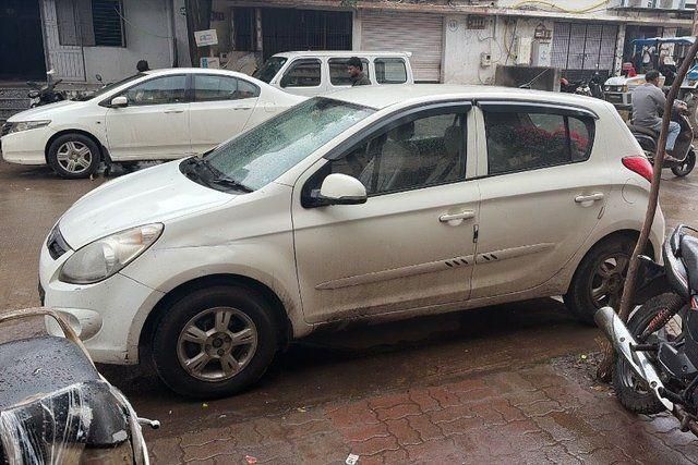 Hyundai i20 1.2 स्पोर्टज़ Second-hand 2011 Hyundai i20 1.2 स्पोर्टज़ for sale in Surat