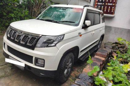 2020 Mahindra TUV 300 T10 बीएस4