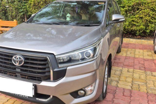 Toyota Innova Crysta 2.7 वीएक्स MT बीएस4 Second-hand 2017 Toyota Innova Crysta 2.7 वीएक्स MT बीएस4 for sale in Pune