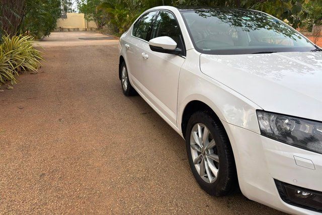 Skoda Octavia स्टाइल प्लस 1.8 TSI AT Second-hand 2016 Skoda Octavia स्टाइल प्लस 1.8 TSI AT for sale in Bangalore