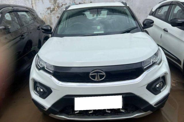 Tata Nexon XZA Plus DT Roof (O) AMT Second-hand 2022 Tata Nexon XZA Plus DT Roof (O) AMT for sale in Gandhinagar