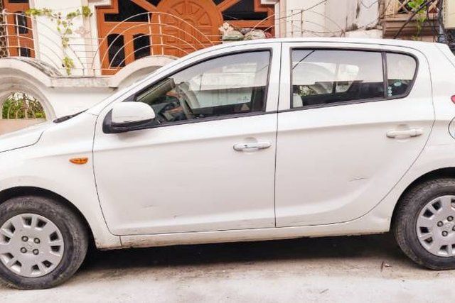 Hyundai i20 1.2 Magna Second-hand 2012 Hyundai i20 1.2 Magna for sale in Meerut