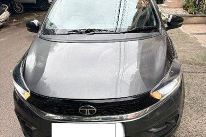 2025 Tata Tiago XZA AMT सीएनजी
