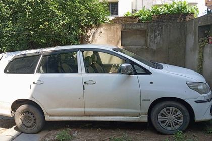 2013 Toyota Innova 2.5 जी (Diesel) 7 Seater BS IV
