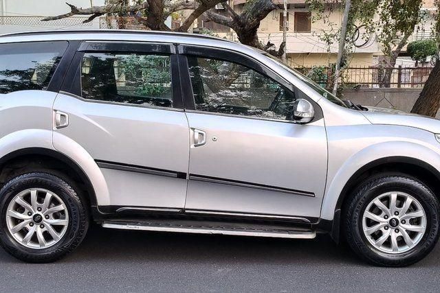 Mahindra XUV500 W11 AT बीएस4 Second-hand 2018 Mahindra XUV500 W11 AT बीएस4 for sale in Noida