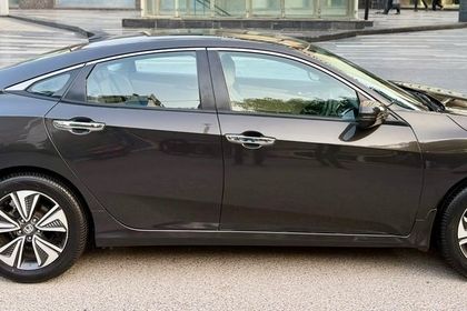 2019 Honda Civic जेडएक्स बीएस4