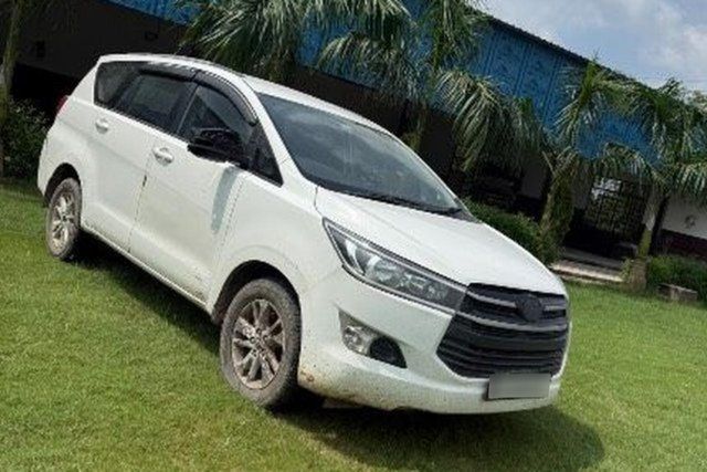 Toyota Innova Crysta 2.4 G MT BSIV Second-hand 2018 Toyota Innova Crysta 2.4 G MT BSIV for sale in Baghpat