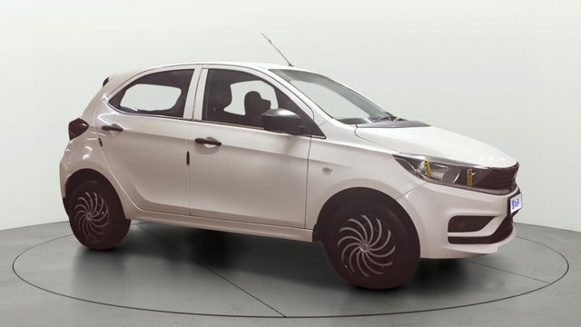 Tata Tiago एक्सएम सीएनजी Second-hand 2023 Tata Tiago एक्सएम सीएनजी for sale in Surat