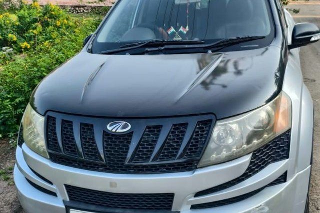 Mahindra XUV500 W8 2WD Second-hand 2014 Mahindra XUV500 W8 2WD for sale in Gandhidham