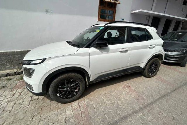 Second-hand 2024 Hyundai Venue SX Opt Turbo DCT for sale in Noida