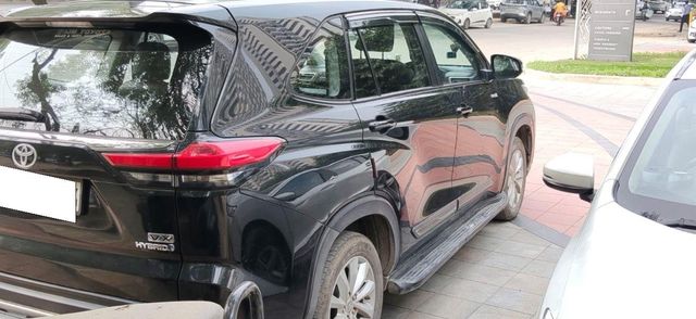 Second-hand 2025 Toyota Innova Hycross VX 7STR Hybrid for sale in Noida