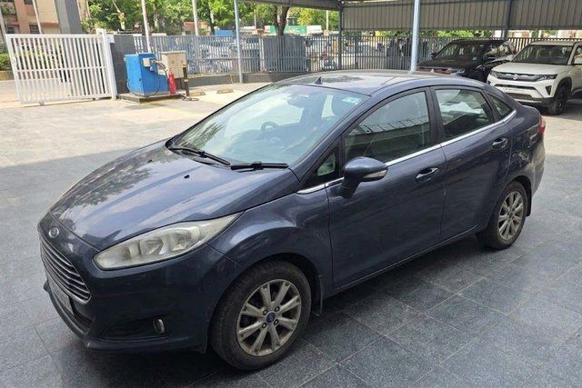 Ford Fiesta Titanium 1.5 TDCi Second-hand 2011 Ford Fiesta Titanium 1.5 TDCi for sale in Ahmedabad