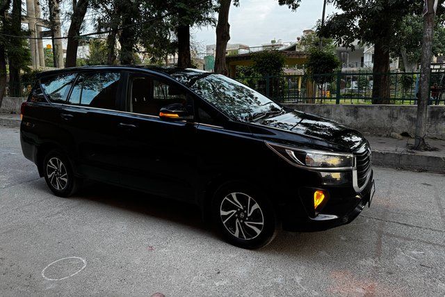 Toyota Innova Crysta 2.4 जी प्लस 8 STR Second-hand 2022 Toyota Innova Crysta 2.4 जी प्लस 8 STR for sale in Jalandhar
