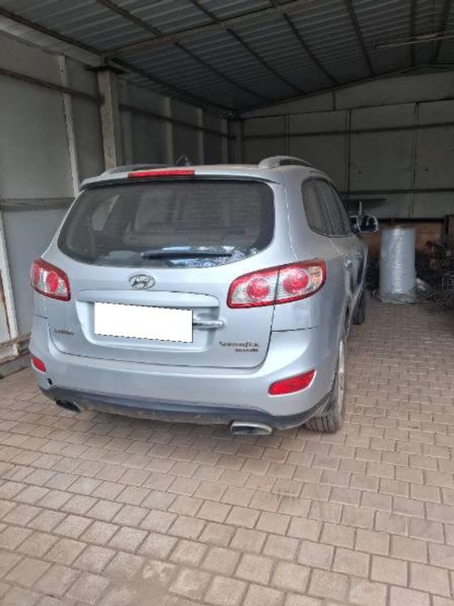 Second-hand 2011 Hyundai Santa Fe 4X2 for sale in Nashik