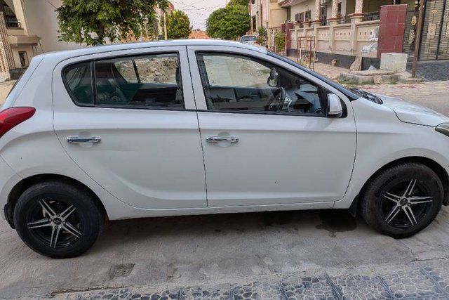 Second-hand 2013 Hyundai i20 Magna 1.4 CRDi (Diesel) for sale in Sri Ganganagar