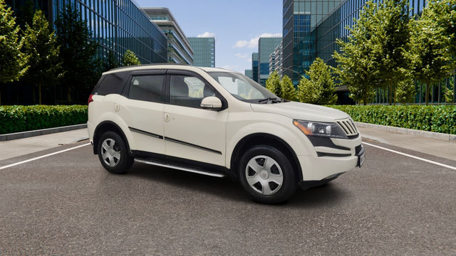 Mahindra XUV500 W6 2WD Second-hand 2015 Mahindra XUV500 W6 2WD for sale in Pune