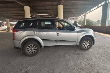 2016 Mahindra XUV500 R W10 FWD