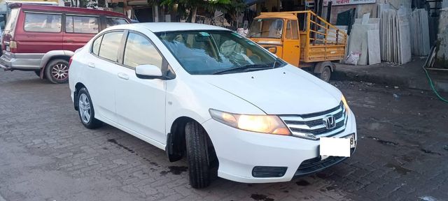 Second-hand 2013 Honda City 1.5 V MT Sunroof for sale in Mumbai