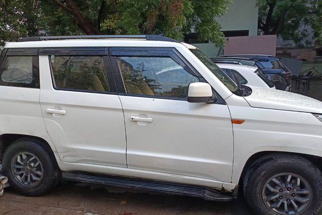 Mahindra TUV 300 T10 Second-hand 2019 Mahindra TUV 300 T10 for sale in Ahmedabad