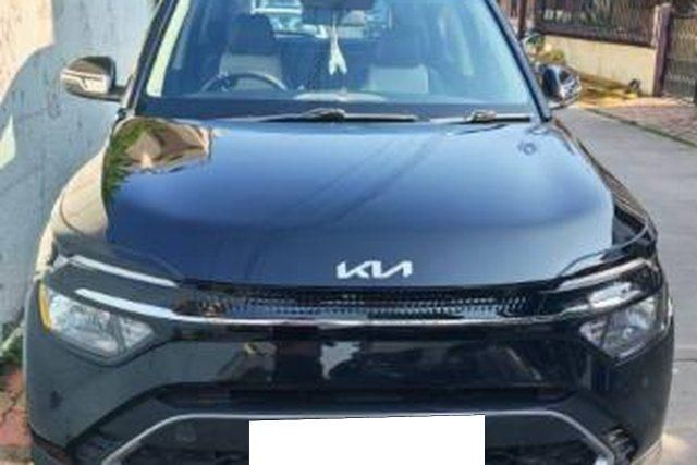 Kia Carens प्रेस्टीज प्लस बीएस6 Second-hand 2022 Kia Carens प्रेस्टीज प्लस बीएस6 for sale in Vadodara