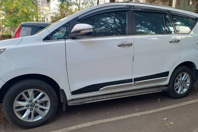 Second-hand 2017 Toyota Innova Crysta 2.4 जी MT बीएस4 for sale in New Delhi
