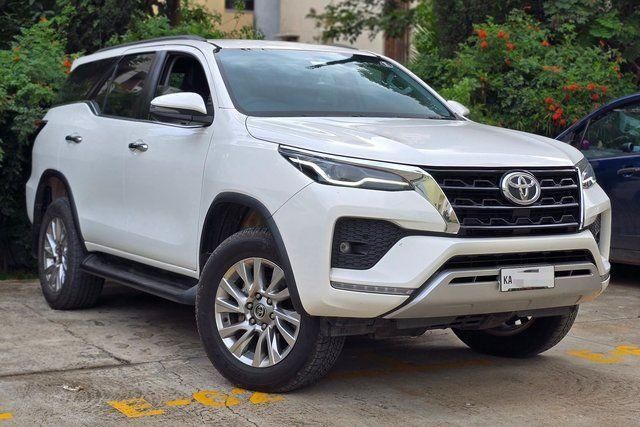Toyota Fortuner 4x4 डीजल AT Second-hand 2023 Toyota Fortuner 4x4 डीजल AT for sale in Bangalore
