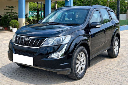 2017 महिंद्रा एक्सयूवी500 R W10 FWD