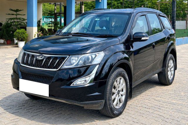 Mahindra XUV500 R W10 FWD Second-hand 2017 Mahindra XUV500 R W10 FWD for sale in Jaipur
