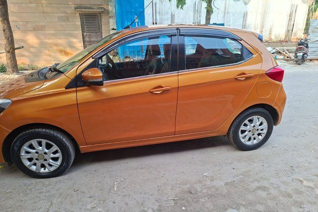 Tata Tiago 1.2 Revotron एक्सजेड Second-hand 2016 Tata Tiago 1.2 Revotron एक्सजेड for sale in New Delhi