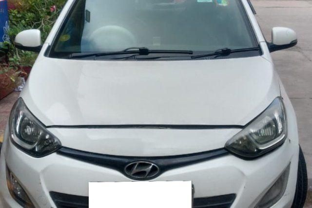 Hyundai i20 Sportz 1.2 Second-hand 2013 Hyundai i20 Sportz 1.2 for sale in New Delhi