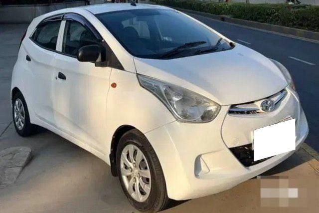 Second-hand 2013 Hyundai EON Magna Optional for sale in Ahmedabad
