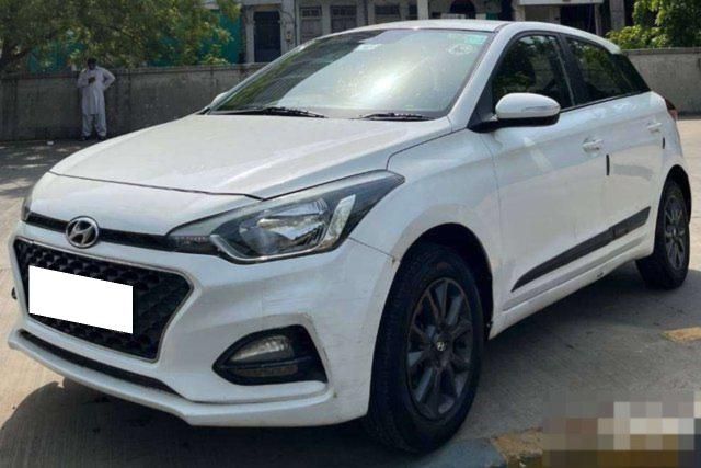 Hyundai i20 स्पोर्टज़ प्लस बीएस4 Second-hand 2019 Hyundai i20 स्पोर्टज़ प्लस बीएस4 for sale in Ahmedabad