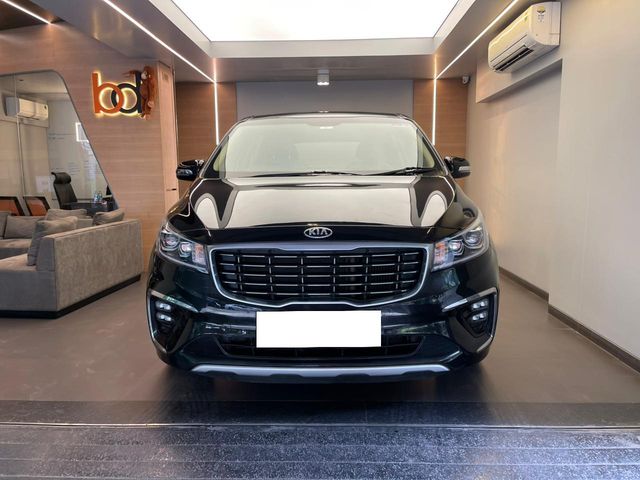 Kia Carnival प्रेस्टीज Second-hand 2020 Kia Carnival प्रेस्टीज for sale in Mumbai